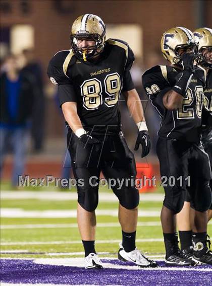 Thumbnail 1 in Foster vs. Friendswood (4A Region 3 Bi-District Playoffs) photogallery.