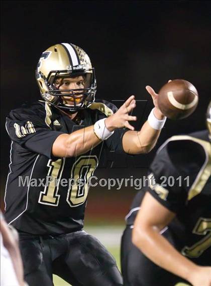 Thumbnail 3 in Foster vs. Friendswood (4A Region 3 Bi-District Playoffs) photogallery.