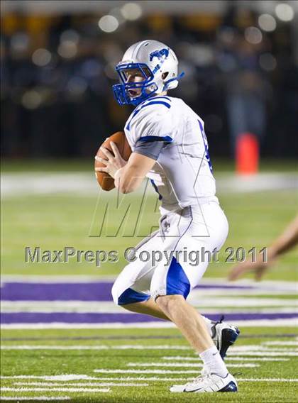Thumbnail 1 in Foster vs. Friendswood (4A Region 3 Bi-District Playoffs) photogallery.