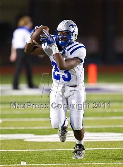 Thumbnail 1 in Foster vs. Friendswood (4A Region 3 Bi-District Playoffs) photogallery.