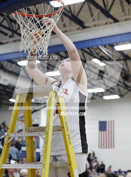 Thumbnail 2 in  Vinton County vs Circleville (OHSAA D2 District Playoff) photogallery.