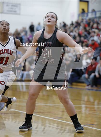 Thumbnail 3 in  Vinton County vs Circleville (OHSAA D2 District Playoff) photogallery.