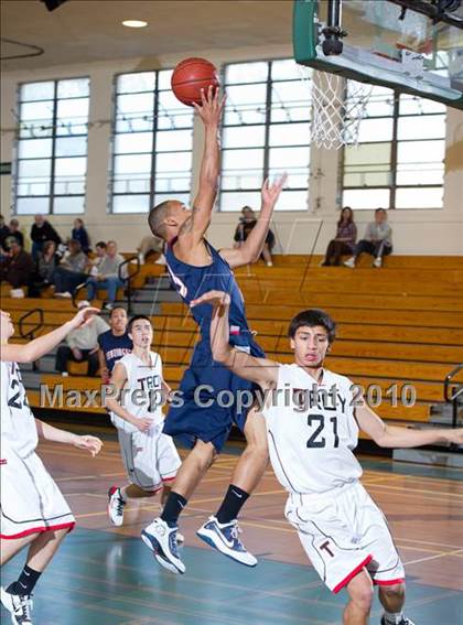 Thumbnail 3 in Leuzinger vs. Troy (Santa Barbara Holiday Classic Tournament) photogallery.