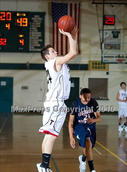 Thumbnail 1 in Leuzinger vs. Troy (Santa Barbara Holiday Classic Tournament) photogallery.