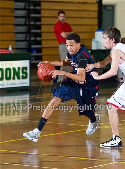 Thumbnail 3 in Leuzinger vs. Troy (Santa Barbara Holiday Classic Tournament) photogallery.