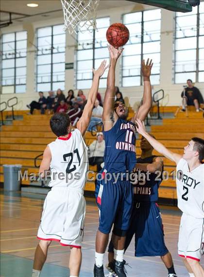 Thumbnail 3 in Leuzinger vs. Troy (Santa Barbara Holiday Classic Tournament) photogallery.