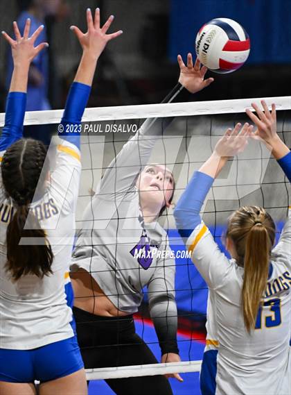 Thumbnail 3 in Dove Creek vs. Cheraw (CHSAA 1A Round 3) photogallery.
