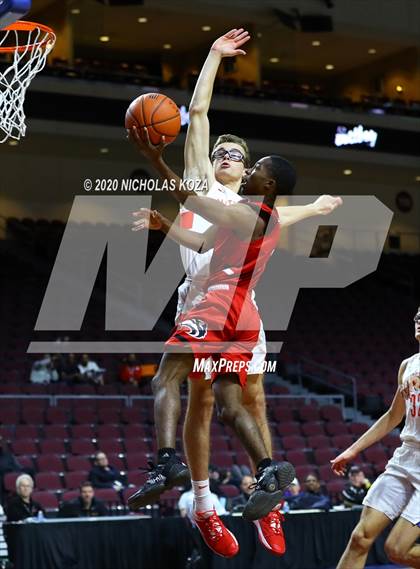 Thumbnail 2 in Mater Dei vs. Centennial (Tarkanian Classic) photogallery.