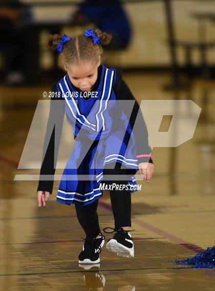 Thumbnail 2 in Charter Oak @ Diamond Ranch photogallery.
