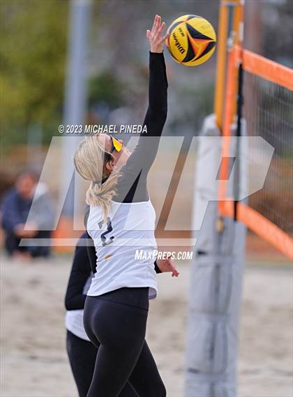 Thumbnail 3 in Orange Lutheran @ JSerra Catholic photogallery.
