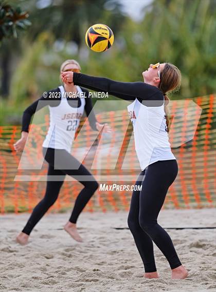 Thumbnail 2 in Orange Lutheran @ JSerra Catholic photogallery.