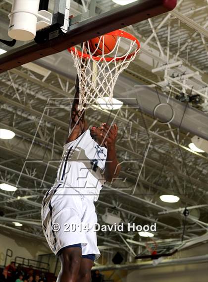 Thumbnail 3 in Alemany vs. Sierra Canyon (MaxPreps Holiday Classic) photogallery.