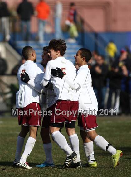 Thumbnail 3 in Pittsford Mendon vs Sayville (NYSPHSAA Class A Final) photogallery.