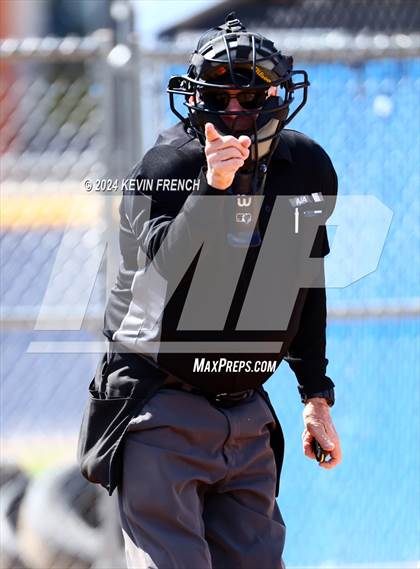 Thumbnail 2 in Regis vs Baker (Coach Bob National Invitational) photogallery.