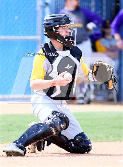 Thumbnail 2 in Regis vs Baker (Coach Bob National Invitational) photogallery.
