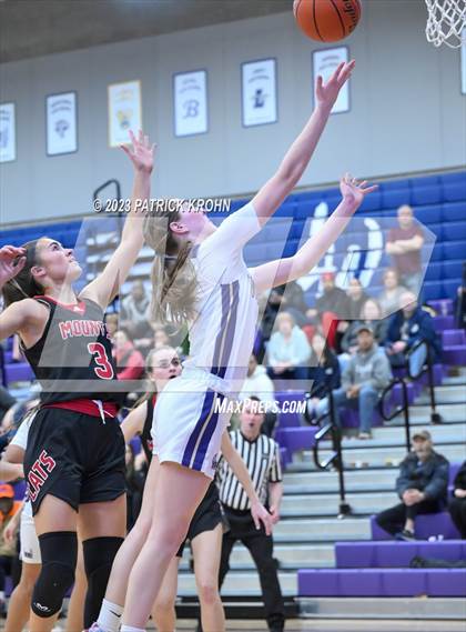 Thumbnail 1 in Lake Stevens vs. Mount Si (4A District Playoff) photogallery.
