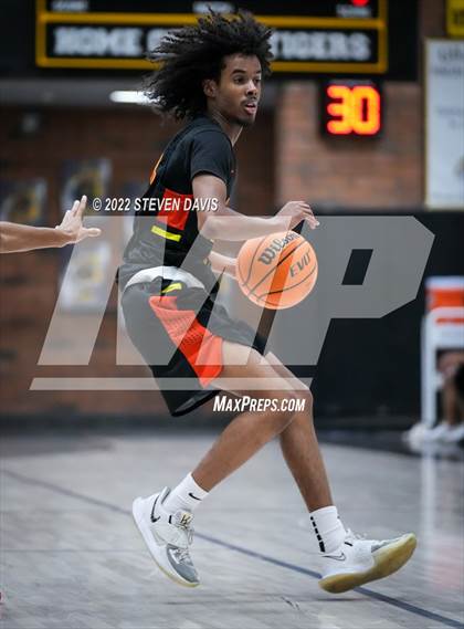 Thumbnail 1 in Corona del Sol vs. Valley Vista photogallery.
