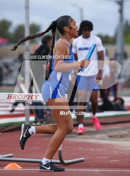 Thumbnail 3 in Devon Allen Invitational  (4X800 Relay) photogallery.