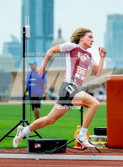 Thumbnail 2 in UIL 3A Boys Track & Field Finals photogallery.