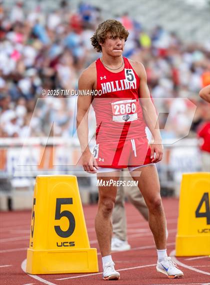Thumbnail 2 in UIL 3A Boys Track & Field Finals photogallery.