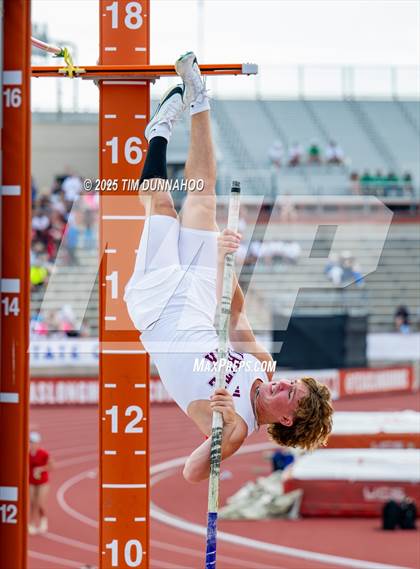Thumbnail 3 in UIL 3A Boys Track & Field Finals photogallery.