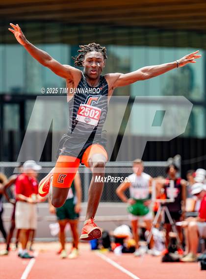 Thumbnail 3 in UIL 3A Boys Track & Field Finals photogallery.