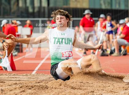 Thumbnail 2 in UIL 3A Boys Track & Field Finals photogallery.