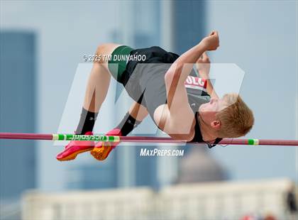 Thumbnail 2 in UIL 3A Boys Track & Field Finals photogallery.