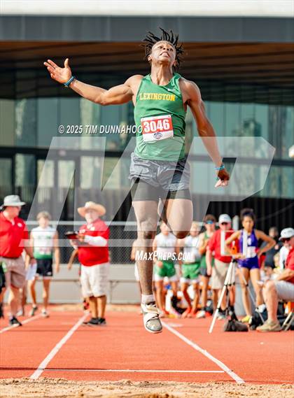 Thumbnail 1 in UIL 3A Boys Track & Field Finals photogallery.