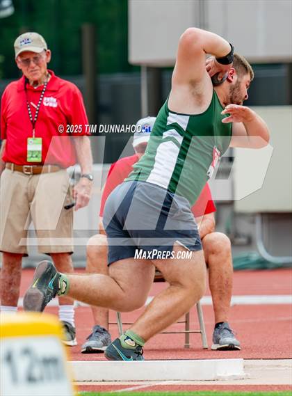 Thumbnail 2 in UIL 3A Boys Track & Field Finals photogallery.
