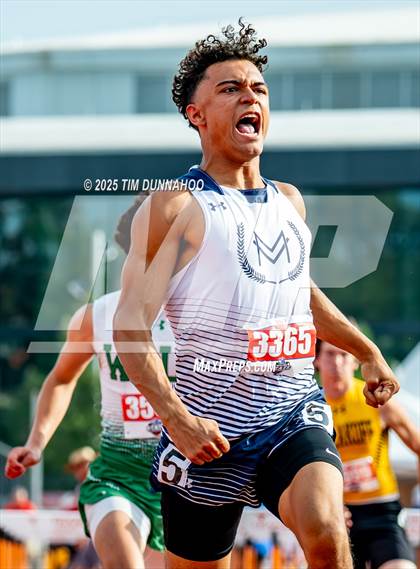 Thumbnail 2 in UIL 3A Boys Track & Field Finals photogallery.