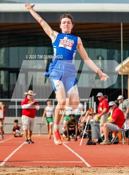 Thumbnail 2 in UIL 3A Boys Track & Field Finals photogallery.