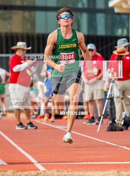 Thumbnail 3 in UIL 3A Boys Track & Field Finals photogallery.