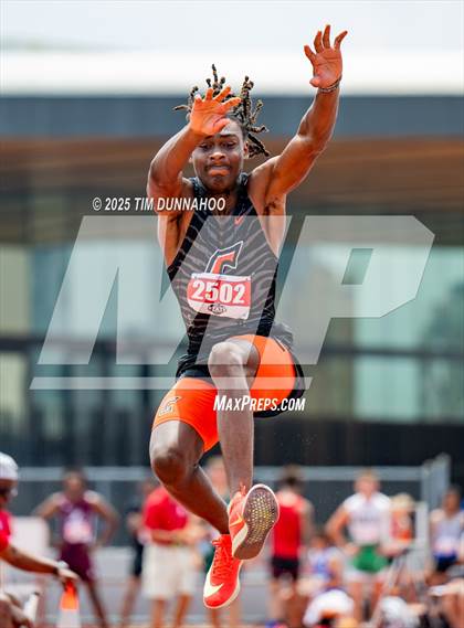 Thumbnail 3 in UIL 3A Boys Track & Field Finals photogallery.
