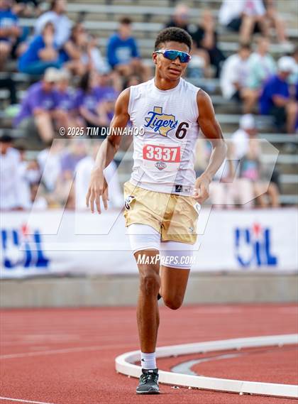 Thumbnail 3 in UIL 3A Boys Track & Field Finals photogallery.