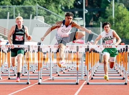 Thumbnail 2 in UIL 3A Boys Track & Field Finals photogallery.
