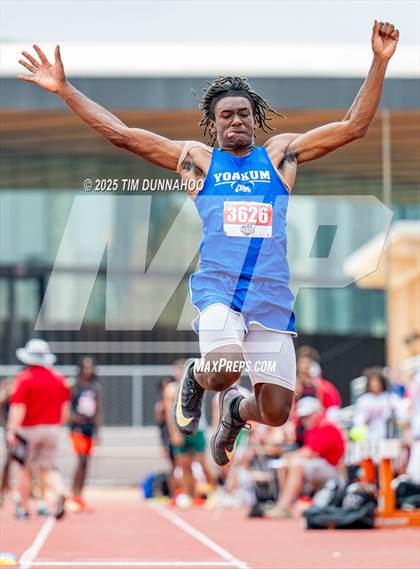 Thumbnail 2 in UIL 3A Boys Track & Field Finals photogallery.
