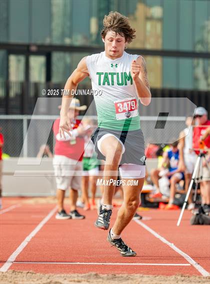 Thumbnail 3 in UIL 3A Boys Track & Field Finals photogallery.