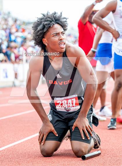 Thumbnail 2 in UIL 3A Boys Track & Field Finals photogallery.