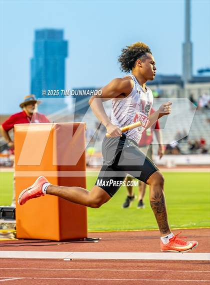 Thumbnail 2 in UIL 3A Boys Track & Field Finals photogallery.