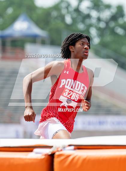 Thumbnail 1 in UIL 3A Boys Track & Field Finals photogallery.