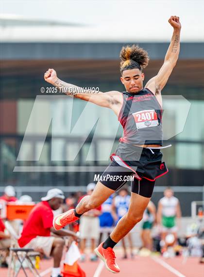 Thumbnail 2 in UIL 3A Boys Track & Field Finals photogallery.