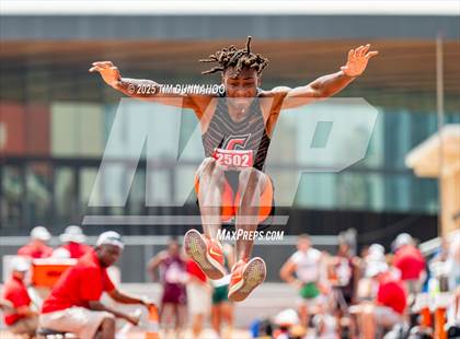 Thumbnail 2 in UIL 3A Boys Track & Field Finals photogallery.