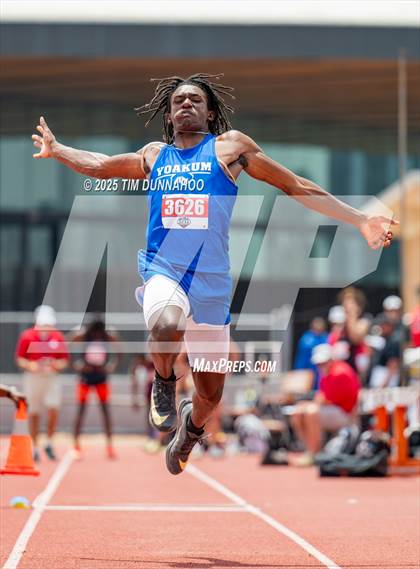 Thumbnail 2 in UIL 3A Boys Track & Field Finals photogallery.