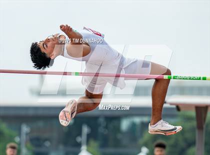 Thumbnail 2 in UIL 3A Boys Track & Field Finals photogallery.