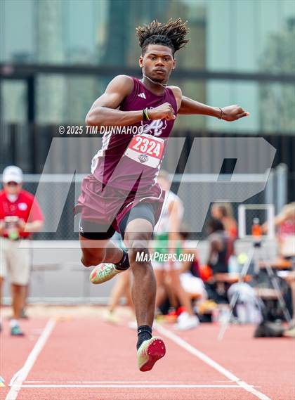 Thumbnail 2 in UIL 3A Boys Track & Field Finals photogallery.