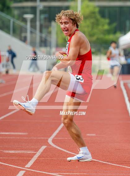 Thumbnail 2 in UIL 3A Boys Track & Field Finals photogallery.