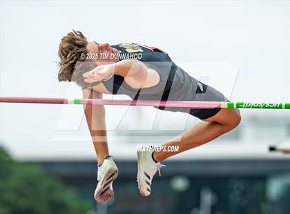 Thumbnail 2 in UIL 3A Boys Track & Field Finals photogallery.