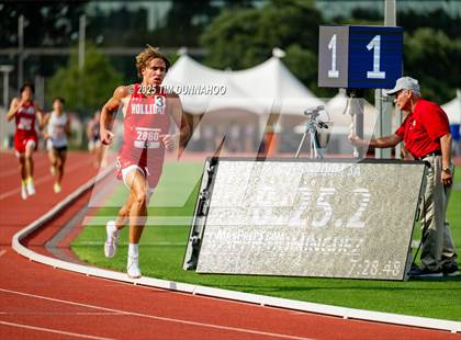 Thumbnail 1 in UIL 3A Boys Track & Field Finals photogallery.