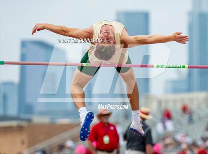 Thumbnail 1 in UIL 3A Boys Track & Field Finals photogallery.